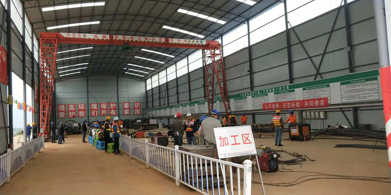 1540177390116913.jpg 評(píng)委現(xiàn)場(chǎng)評(píng)估指導(dǎo).jpg