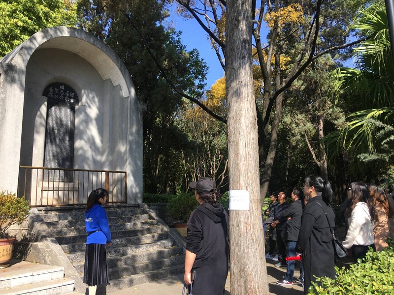 1575613908125089.jpg 參觀國立西南聯(lián)合大學紀念碑.jpg