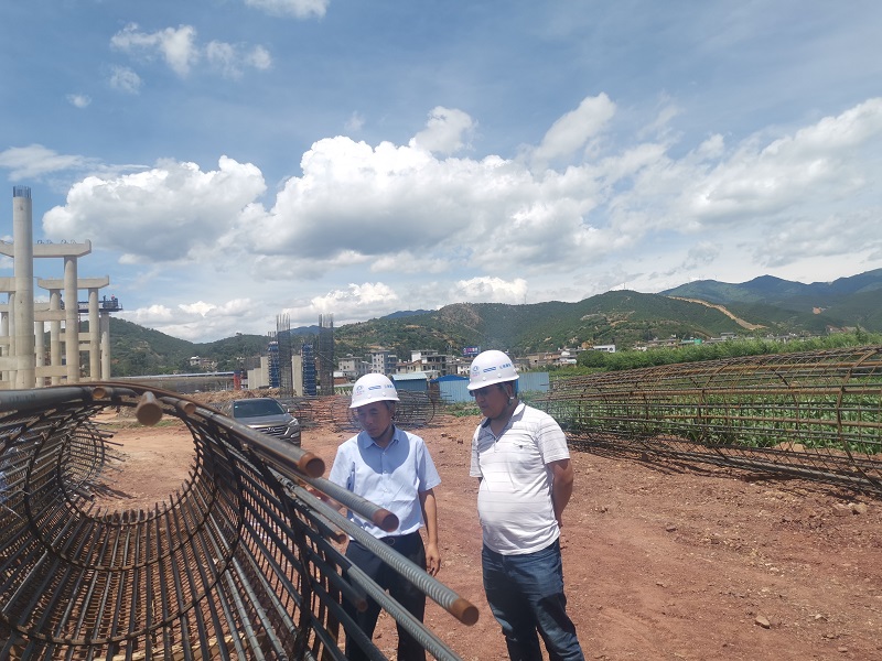 1592210184112183.jpg 夏雙仁現(xiàn)場指導工作(2).jpg