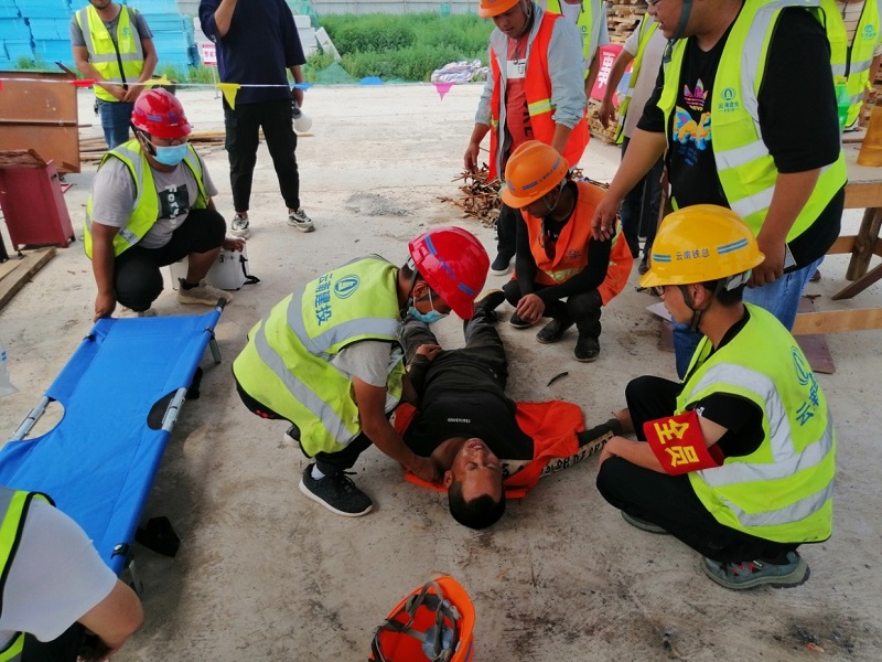 1592971796554422.jpg 德州慶云項目觸電應(yīng)急演練救治受傷人員.jpg