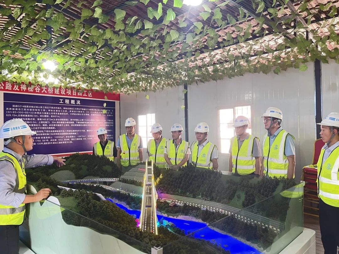 2022-04-27-吳勇帶隊到G214線景洪南神秘谷瀾滄江大橋項目檢查指導(dǎo).jpg