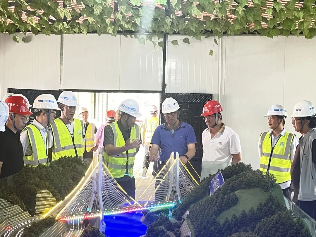 1660613696513886.jpg 寸延峰帶隊(duì)到神秘谷大橋項(xiàng)目調(diào)研指導(dǎo).jpg