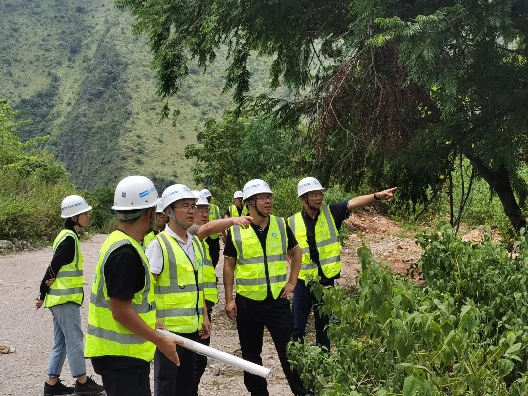 李元鴻帶隊(duì)到峨石紅項(xiàng)目開(kāi)展項(xiàng)目策劃評(píng)審及“送清涼”慰問(wèn)活動(dòng)3.jpg