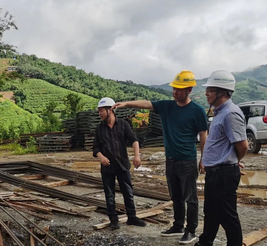李元鴻到神秘谷瀾滄江大橋項目檢查指導(dǎo)1.jpg