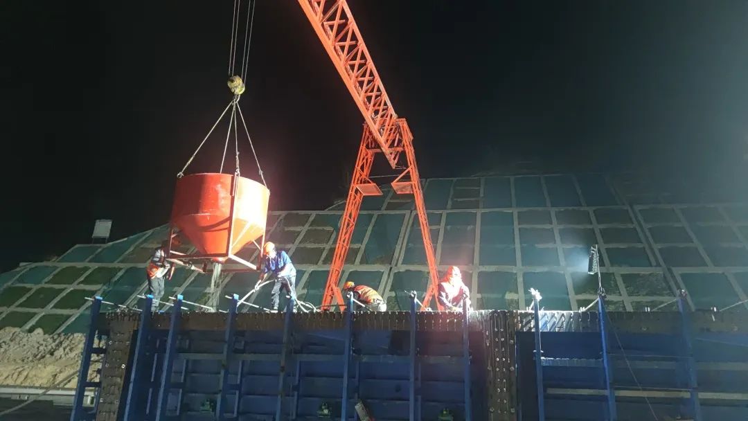 1678066688879542.jpg 2023-3-2-那興項目首片40米T梁順利澆筑 金光祥到現(xiàn)場指導(dǎo).jpg